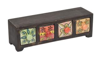 Sanu Babu Drevená skrinka s 4 keramickými šuplíkmi, ručne maľovaná, 29x12x9cm (0A)