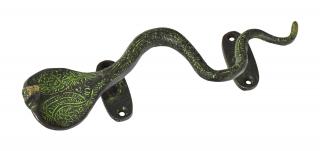 Sanu Babu Dverné tiahlo, kobra, mosadz, zelená patina, cca 22cm (KK)