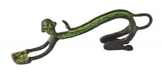 Sanu Babu Dverné tiahlo, opice, "Tribal Art" mosadz, zelená patina, 19cm