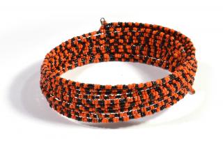 Sanu Babu Kruhový náhrdelník zo sklenených korálok, 10 radov, oranžovo čierny