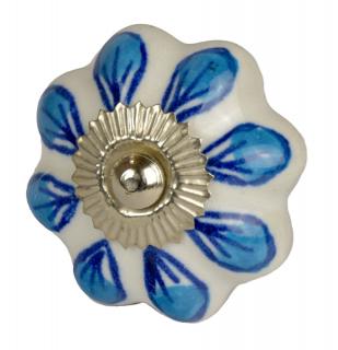 Sanu Babu Maľovaná porcelánová úchytka na šuplík, biela, modré okvetné listy, priemer 4,5 cm