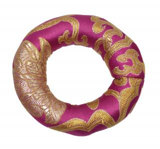 Sanu Babu Podložka pod tibetskú misu z fuchsiovo ružového brokátu, priem.10cm