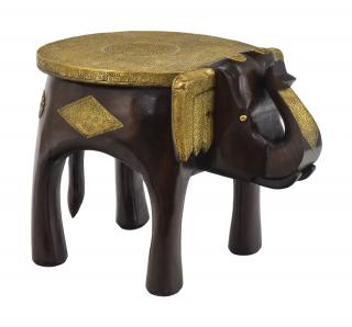 Sanu Babu Stolička v tvare slona zdobená mosadzným kovaním, 34x46x36cm