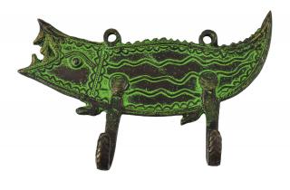 Sanu Babu Vešiak krokodíl, "Tribal art", mosadz, dva háčiky, zelená patina, 18cm