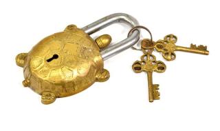 Sanu Babu Visiaci zámok, korytnačka, mosadz, dva kľúče, 13x7cm, kľúč 7cm
