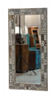 Sanu Babu Zrkadlo v ráme z teakového dreva zdobené starými raznicami, 91x4x183cm (2F)