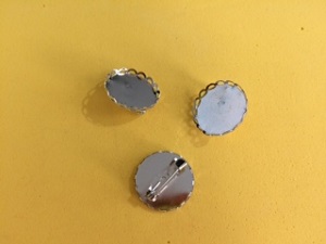 Brošňový mostík s nadstaveným plieškom, pr. 18 mm - nikel (Brošňový mostík s nadstaveným plieškom, pr. 18 mm - nikel)