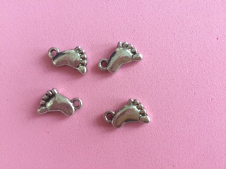 Prívesok kovový  noha 13 x 10 mm, staré striebro (Prívesok kovový noha 13 x 10 mm, staré striebro)