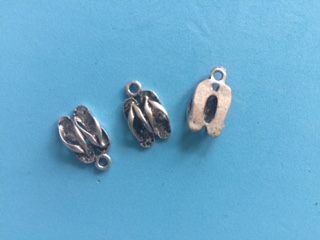 Prívesok kovový papuče 15 x 10  mm, staré striebro (Prívesok kovový papuče 15 x 10 mm, staré striebro)