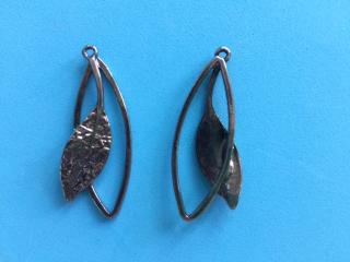 Prívesok  list 40 x 18 mm, tmavý nikel (Prívesok list 40 x 18 mm, tmavý nikel)