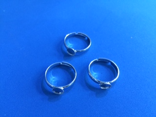 Prsteň s lôžkom , priemer 6 mm, platina (Prsteň s lôžkom, priemer 6 mm, platina)