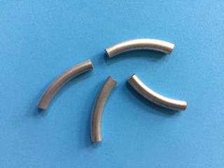 Zahnutá trubička 27 mm, platina (Zahnutá trubička 27 mm, platina)