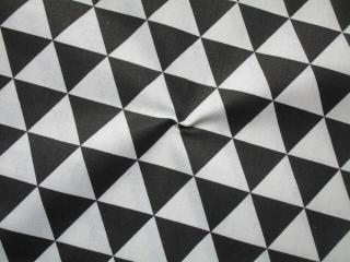 Bavlna biela  čierne trojuholníky