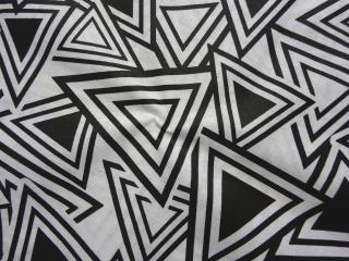 Bavlna biela  čierne trojuholníky