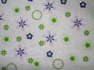 Bavlna biela  zelené a fialové kvety