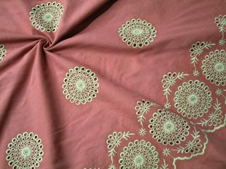 Bavlna tehlová  vyšívaná mandala  - zbytok, bordúra jednostranná