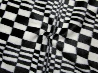 Kožušina smotanovo-čierna  geometrický motív
