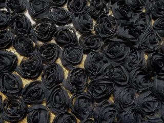 Krajka čierna  čierne plastické kvety  - zbytok
