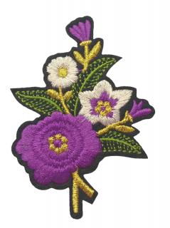 Nažehlovačka  fialové a biele kvety