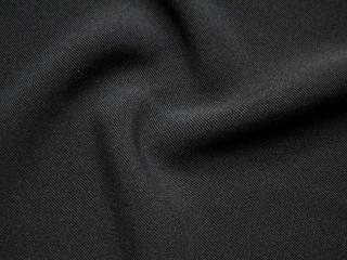 Šatovka čierna  jemne plastický vzor