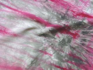 Šatovka ružovo-cyklaménová  fišé batika