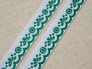 Stuha krojová biela  zelený motív  - 1,9 cm