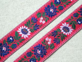 Stuha krojová červená  biely a modrý kvet - 3,5 cm