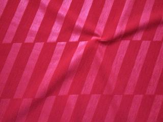 Úplet Lutia červený  geometrický plastický vzor