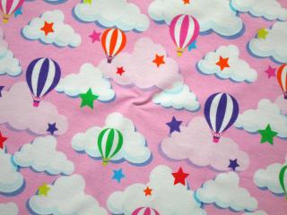 Úplet ružový  teplovzdušný balón, oblaky