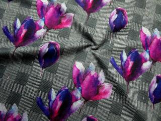 Úplet sivo-čierny  ružovo-fialové kvety, káro