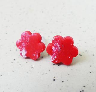 Antialergické napichovacie náušnice bielo-červené kvety - chirurgická oceľ (Handmade bielo-červené antialergické napichovačky v tvare kvetov)