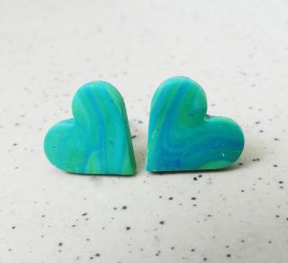 Antialergické napichovacie náušnice modrozelené srdcia - chirurgická oceľ (Handmade modro-zelené antialergické napichovačky v tvare srdiečka)