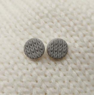 Antialergické napichovacie náušnice sivé pletené kruhy (Handmade zimné sivé antialergické napichovačky v tvare kruhu)