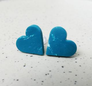 Antialergické napichovacie náušnice smaragdové srdcia - chirurgická oceľ (Handmade smaragdovo-zelené antialergické napichovačky v tvare srdiečka)