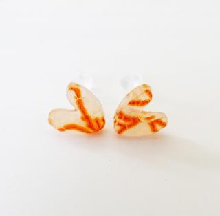 Antialergické napichovacie náušnice srdiečka s oranžovým vzorom (Handmade oranžové antialergické napichovačky v tvare srdca so vzorom)