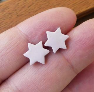 Antialergické napichovacie náušnice staroružové hviezdičky (Handmade púdrové antialergické napichovačky v tvare hviezd)
