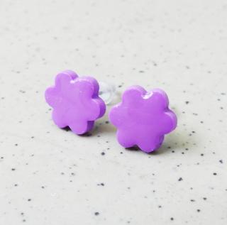 Antialergické napichovacie náušnice sýto fialové kvietky - chirurgická oceľ (Handmade fialové antialergické napichovačky v tvare kvetov)