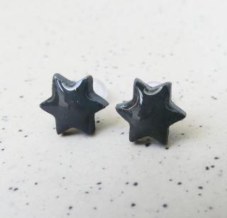 Antialergické napichovacie náušnice tmavosivé hviezdy - chirurgická oceľ (Handmade šedé antialergické napichovačky v tvare hviezd)