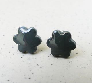 Antialergické napichovacie náušnice tmavosivé kvety - chirurgická oceľ (Handmade šedé antialergické napichovačky v tvare kvetu)