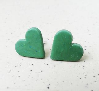 Antialergické napichovacie náušnice zelené srdcia - chirurgická oceľ (Handmade olivovo-zelené antialergické napichovačky v tvare srdiečka)
