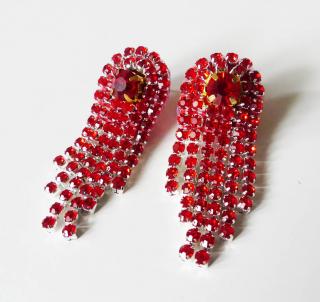 Červené štrasové handmade náušnice s chirurgickou oceľou (Handmade červené náušnice s chirurgickou oceľou )