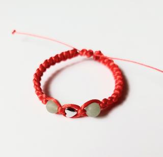 Červený náramok s avanturínom a srdcovou korálkou pre deti (Červený detský náramok proti urieknutiu s korálkou srdiečka a avanturínu)
