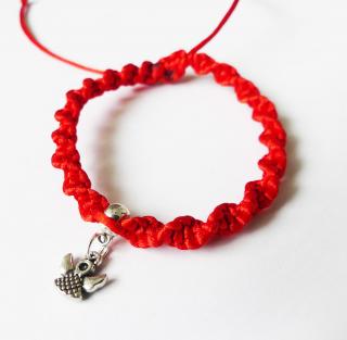 Červený točený makramé náramok s anjelikom (Červený ručne vyrobený náramok s príveskom)