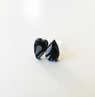 Čierno-biele antialergické napichovacie náušnice srdcia z polymérovej hmoty  (Handmade drobné čierno-biele antialergické napichovačky srdcia z fima )
