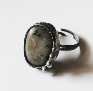 Cínovaný prsteň s liečivým kameňom dendrickým opálom (Handmade cínovaný prsteň s liečivým minerálom opálom dendrickým)