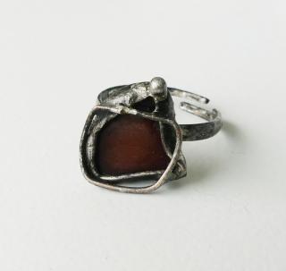 Cínovaný prsteň s liečivým kameňom jantárom (Handmade cínovaný prsteň s liečivým minerálom jantárom)