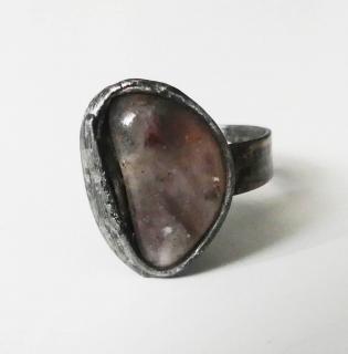 Cínovaný prsteň s liečivým polodrahokamom machovým achátom (Handmade patinovaný cínovaný prsteň s liečivým minerálom achátom machovým)
