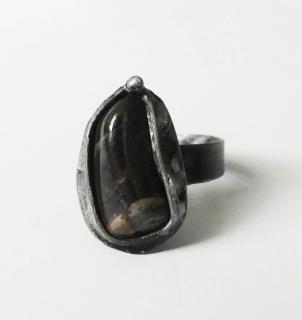 Cínovaný prsteň s liečivým polodrahokamom zebrovým jaspisom (Handmade cínovaný prsteň s liečivým minerálom hnedým zebrovým jaspisom)