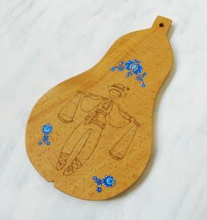 Folklórny dekoračný lopárik na zavesenie v tvare hrušky  (Folklórne dekoračné denko na zavesenie v tvare hrušky)
