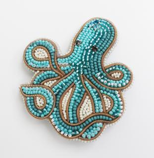 Handmade šitá korálková brošňa chobotnica (Handmade šitá brošňa z korálok v tvare chobotnice)